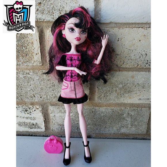 monster high draculaura scaris